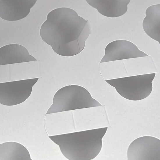 White 24 Cavity Mini Cupcake Boxes Film Window (100) White 24 Cavity Mini Cupcake Boxes Film Window (100)